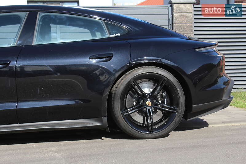 Седан Porsche Taycan 2022 в Киеве