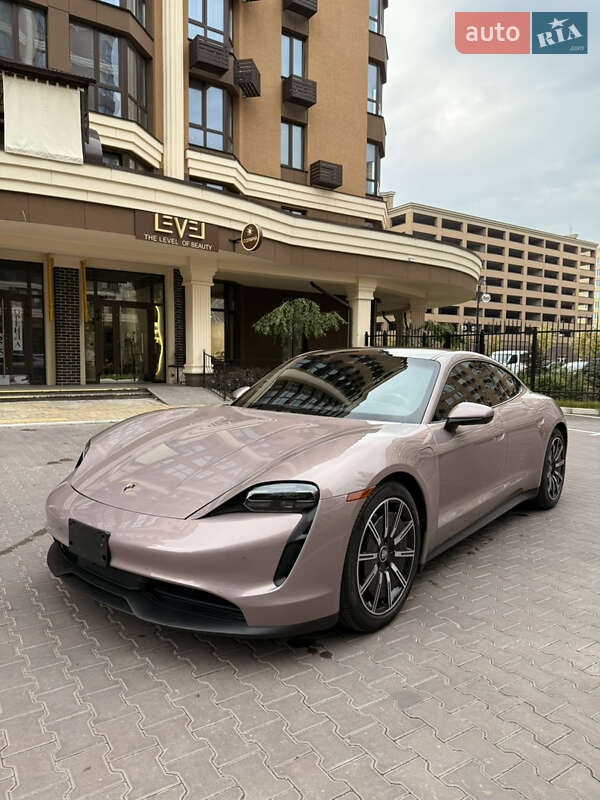 Седан Porsche Taycan 2021 в Києві