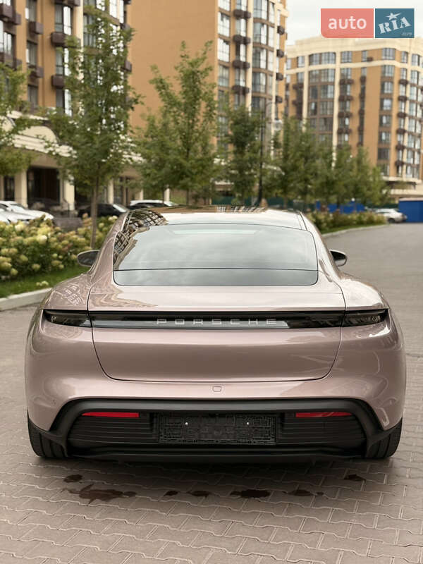 Седан Porsche Taycan 2021 в Києві