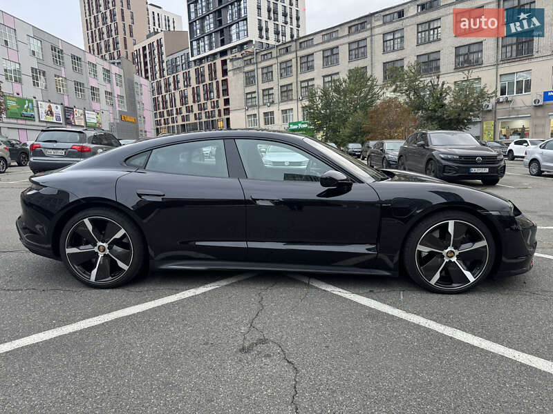 Седан Porsche Taycan 2020 в Києві
