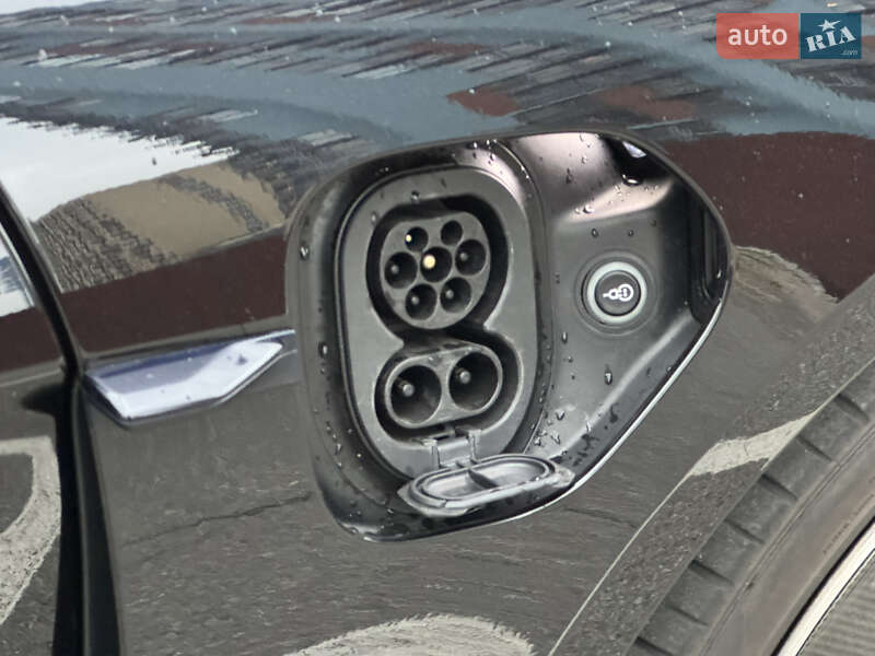 Седан Porsche Taycan 2020 в Києві