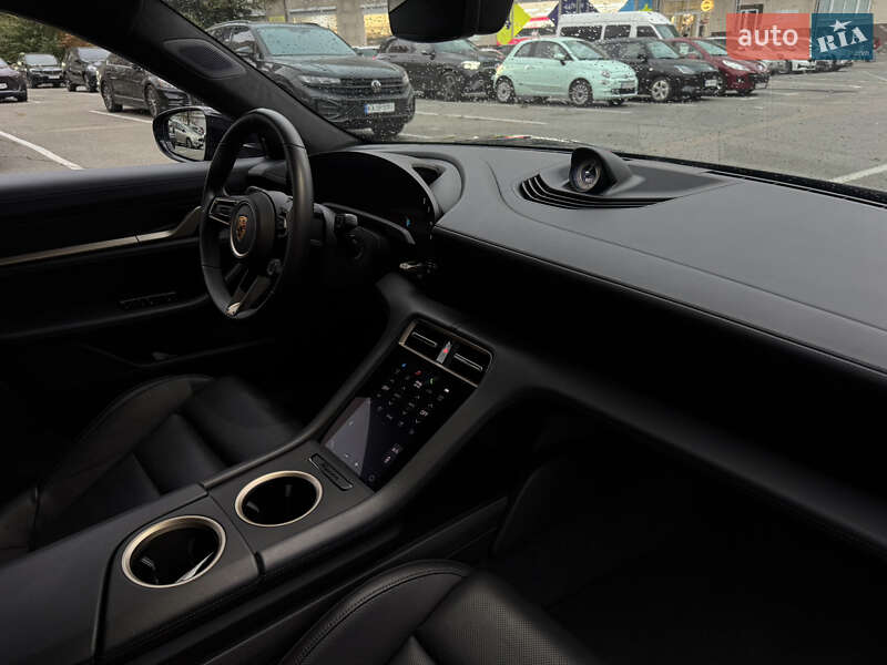 Седан Porsche Taycan 2020 в Києві