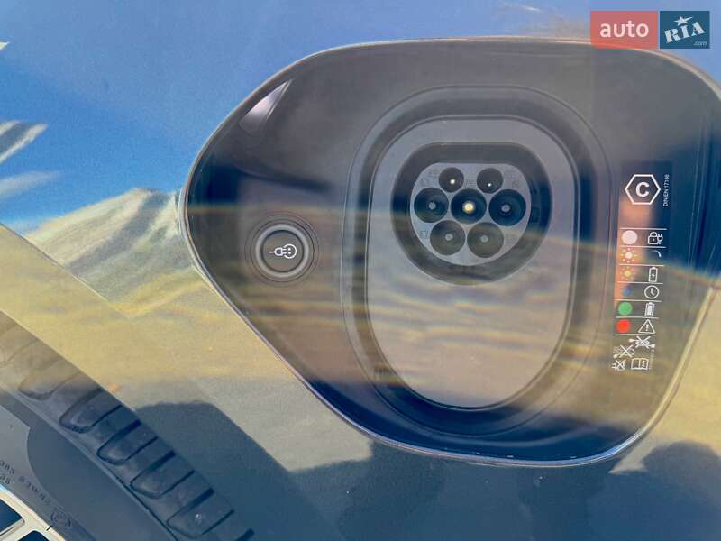 Універсал Porsche Taycan 2024 в Києві фото 95 Універсал Porsche Taycan 2024 в Києві