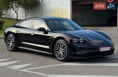 Седан Porsche Taycan 2021 в 