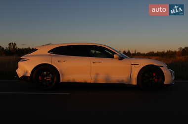 Седан Porsche Taycan 2022 в 