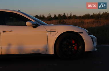 Седан Porsche Taycan 2022 в 
