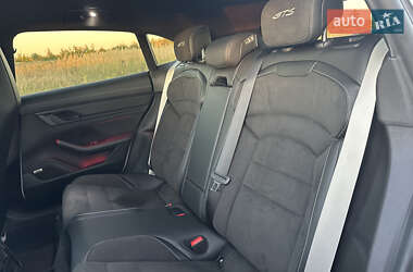 Седан Porsche Taycan 2022 в 