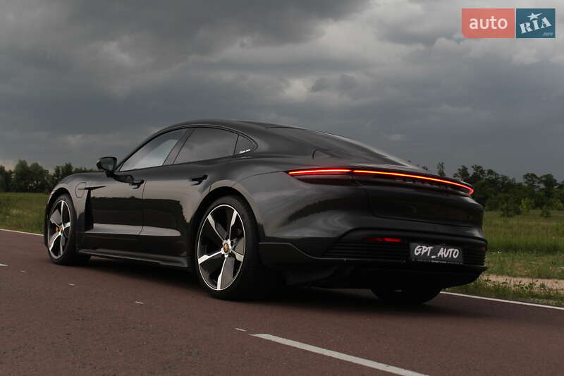 Седан Porsche Taycan 2020 в Києві