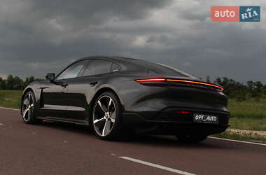 Седан Porsche Taycan 2020 в 