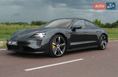 Седан Porsche Taycan 2020 в 