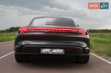 Седан Porsche Taycan 2020 в 