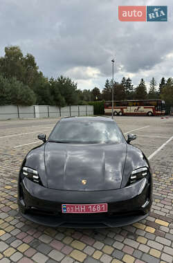 Седан Porsche Taycan 2021 в 