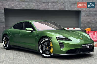 Седан Porsche Taycan 2022 в 
