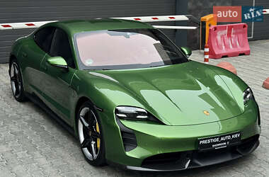 Седан Porsche Taycan 2022 в 