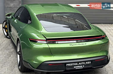 Седан Porsche Taycan 2022 в 