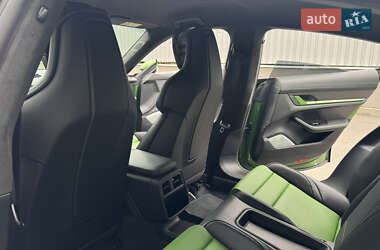 Седан Porsche Taycan 2022 в 