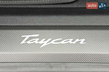 Седан Porsche Taycan 2022 в 