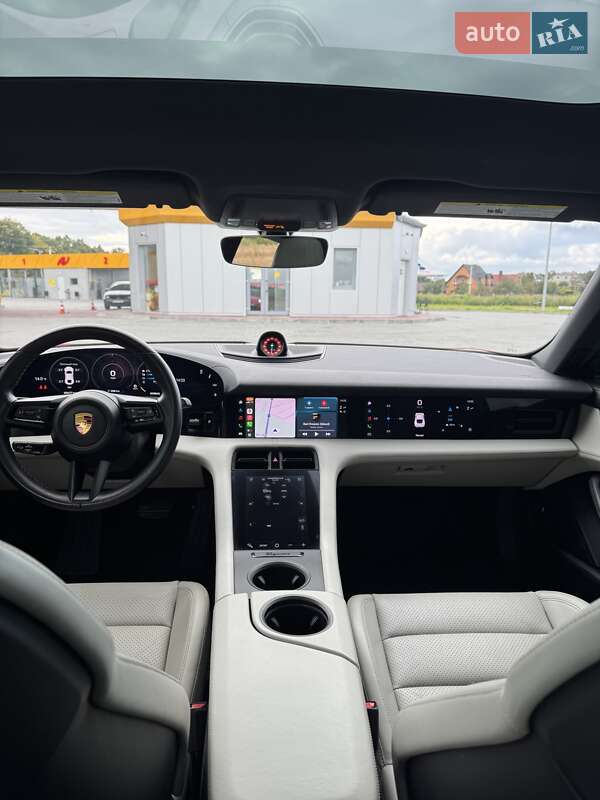 Седан Porsche Taycan 2021 в Луцке
