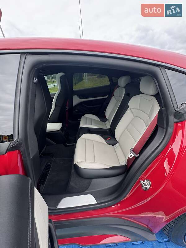 Седан Porsche Taycan 2021 в Луцке