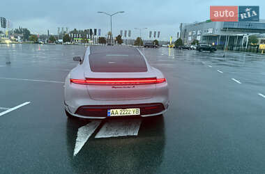 Седан Porsche Taycan 2020 в 