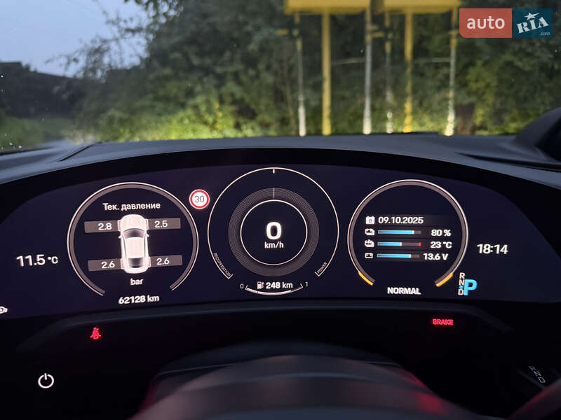 Седан Porsche Taycan 2020 в Києві фото 12 Седан Porsche Taycan 2020 в Києві