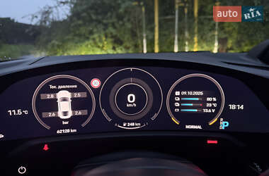 Седан Porsche Taycan 2020 в 