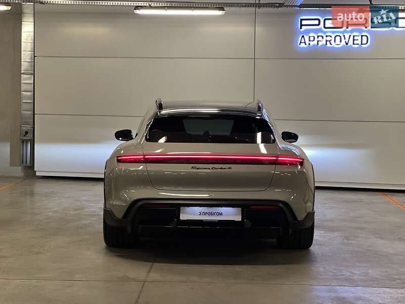 Седан Porsche Taycan 2023 в Киеве