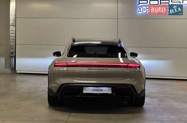 Седан Porsche Taycan 2023 в 