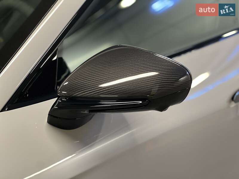 Седан Porsche Taycan 2023 в Киеве