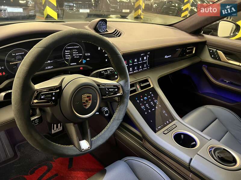 Седан Porsche Taycan 2023 в Киеве