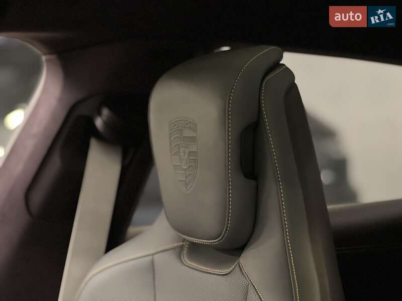 Седан Porsche Taycan 2023 в Киеве