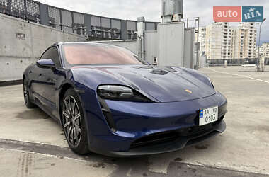 Седан Porsche Taycan 2020 в 