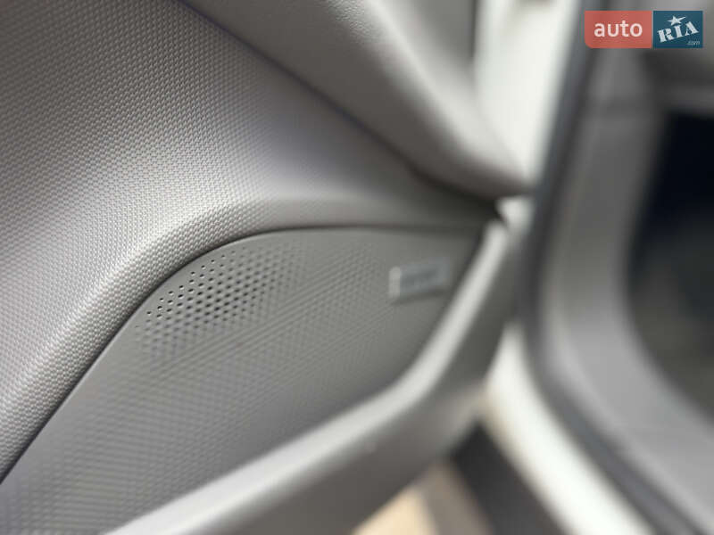 Седан Porsche Taycan 2021 в Киеве фото 28 Седан Porsche Taycan 2021 в Киеве