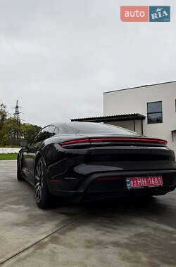 Седан Porsche Taycan 2021 в 