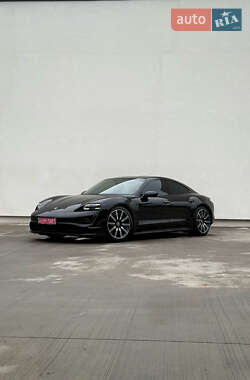 Седан Porsche Taycan 2021 в 