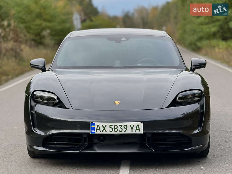 Седан Porsche Taycan 2020 в Києві