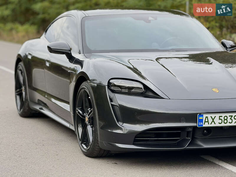 Седан Porsche Taycan 2020 в Києві