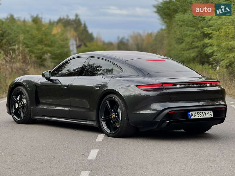 Седан Porsche Taycan 2020 в Києві