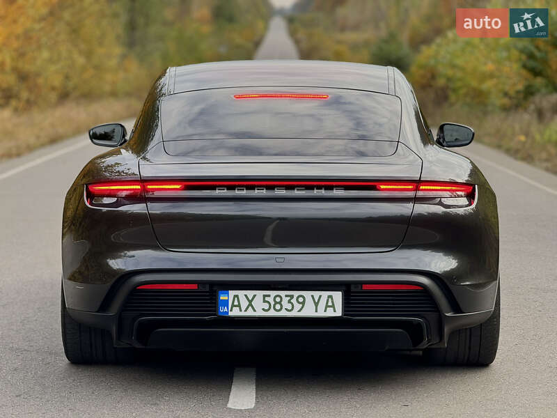 Седан Porsche Taycan 2020 в Києві