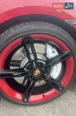 Седан Porsche Taycan 2023 в 