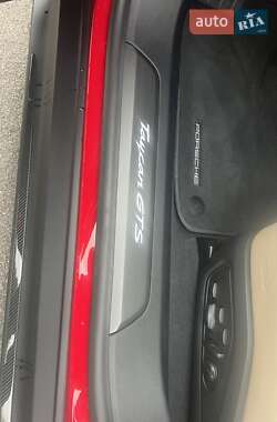 Седан Porsche Taycan 2023 в 