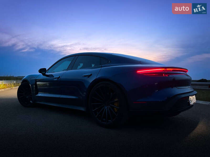 Седан Porsche Taycan 2021 в Одесі