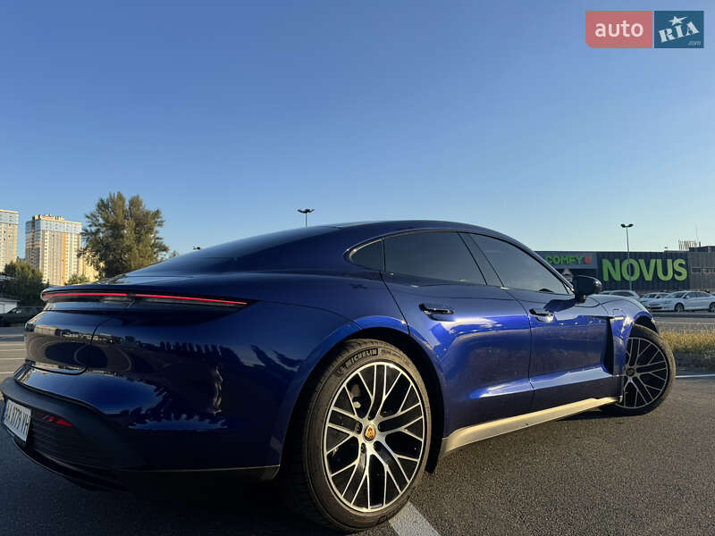 Седан Porsche Taycan 2021 в Києві