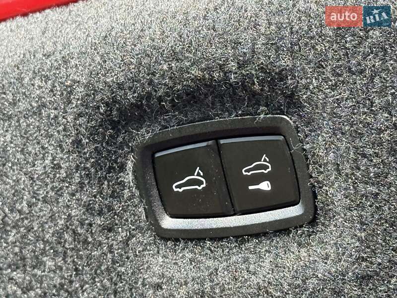 Седан Porsche Taycan 2022 в Києві