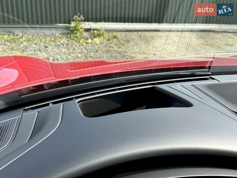 Седан Porsche Taycan 2022 в Києві