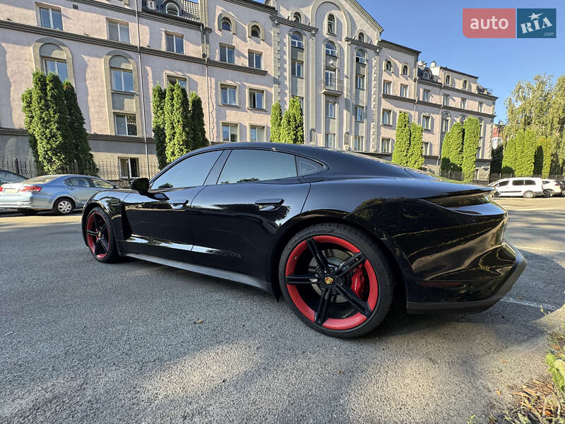 Седан Porsche Taycan 2020 в Киеве