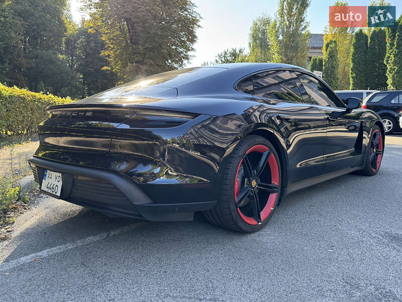 Седан Porsche Taycan 2020 в Киеве