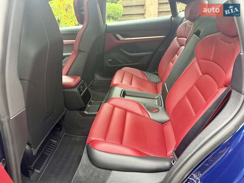 Седан Porsche Taycan 2020 в Ровно