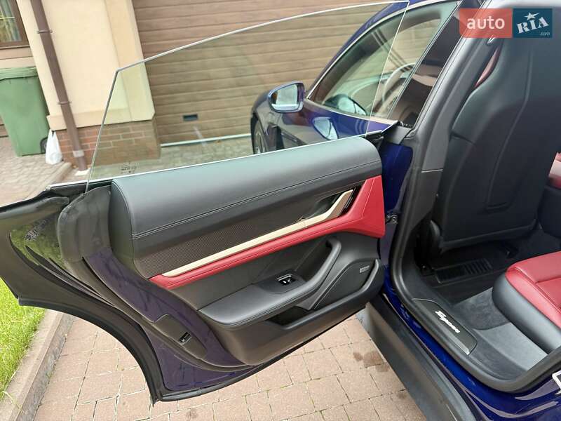 Седан Porsche Taycan 2020 в Ровно