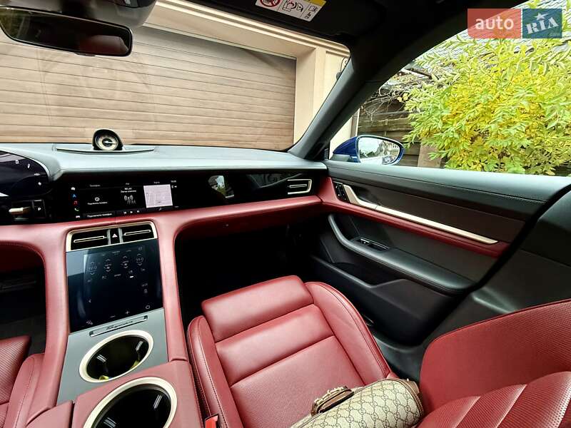 Седан Porsche Taycan 2020 в Ровно